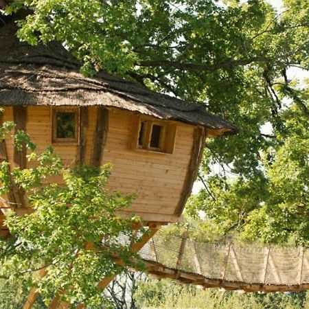 Cabane Perchee Dans Les Arbres Saint-Hilaire-en-Morvan Exterior foto